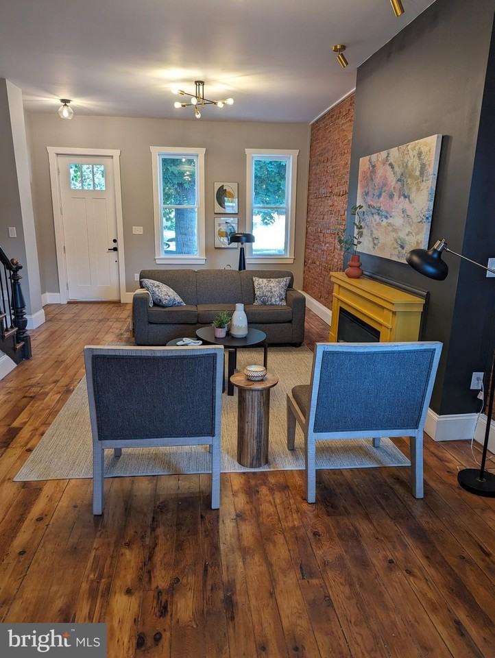 827 N Queen St - Photo 3 of 38