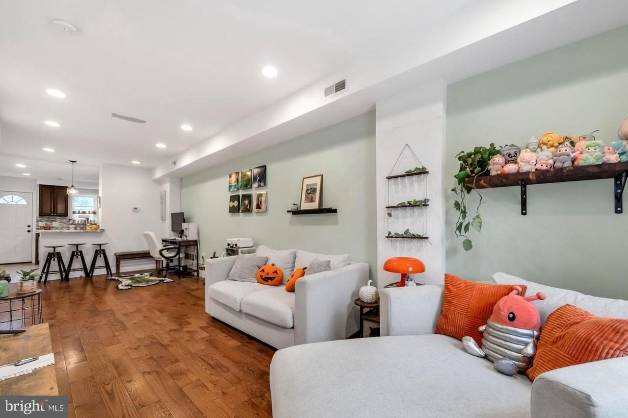 1833 E Albert St - Photo 2 of 13