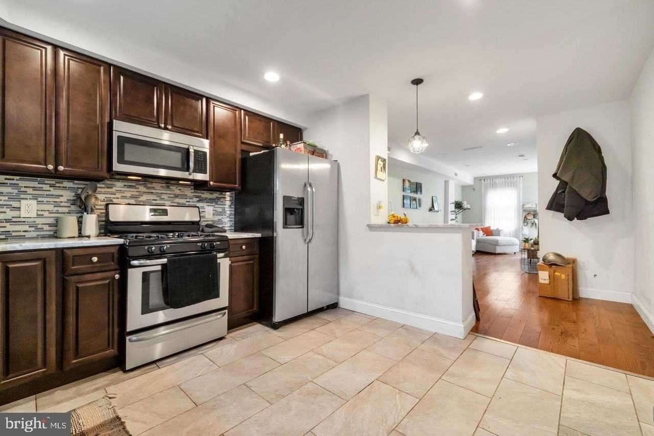 1833 E Albert St - Photo 5 of 13