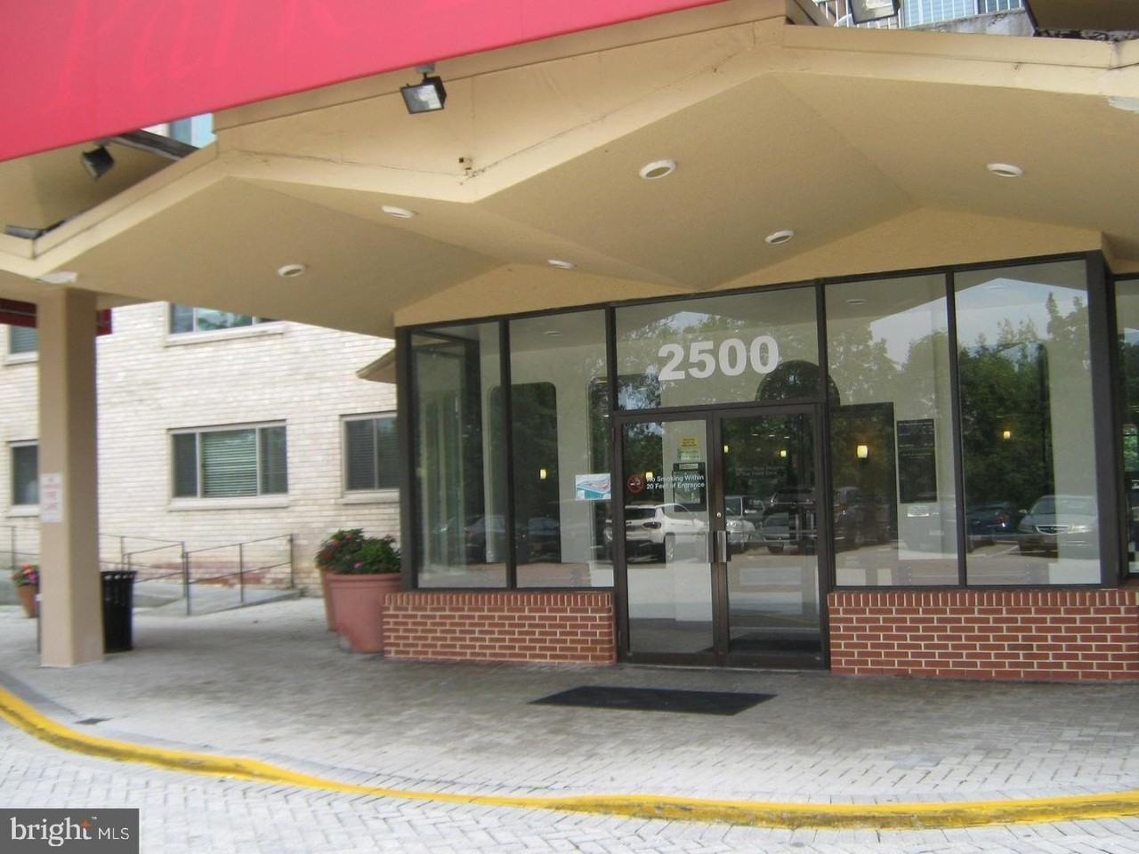 2500 N Van Dorn St Apt 419 #419 - Photo 2 of 24