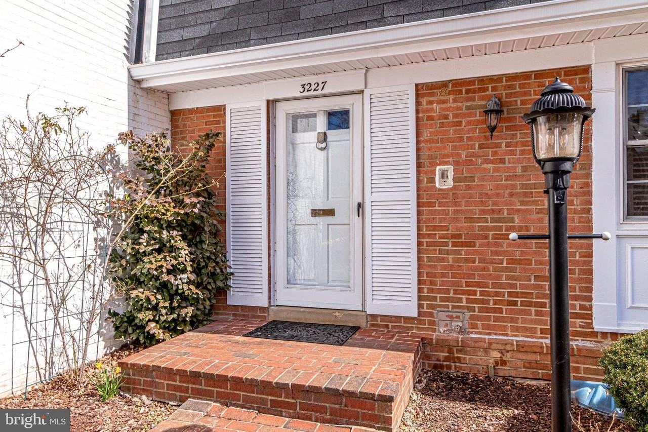 3227 Dunster Ct - Photo 2 of 30