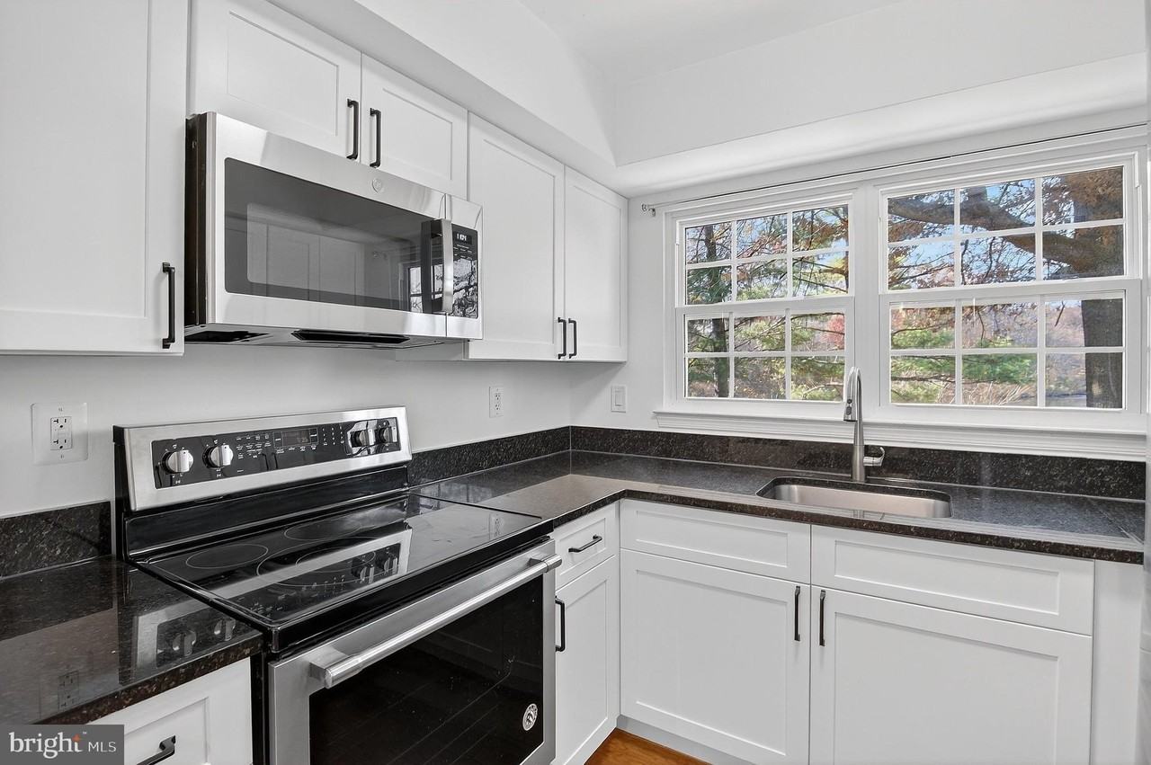 7753 Inversham Dr Apt 228 #228 - Photo 3 of 36