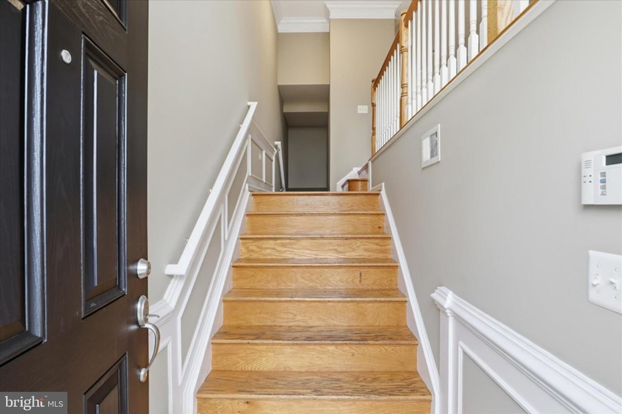 43909 Thorncroft Ter - Photo 3 of 35