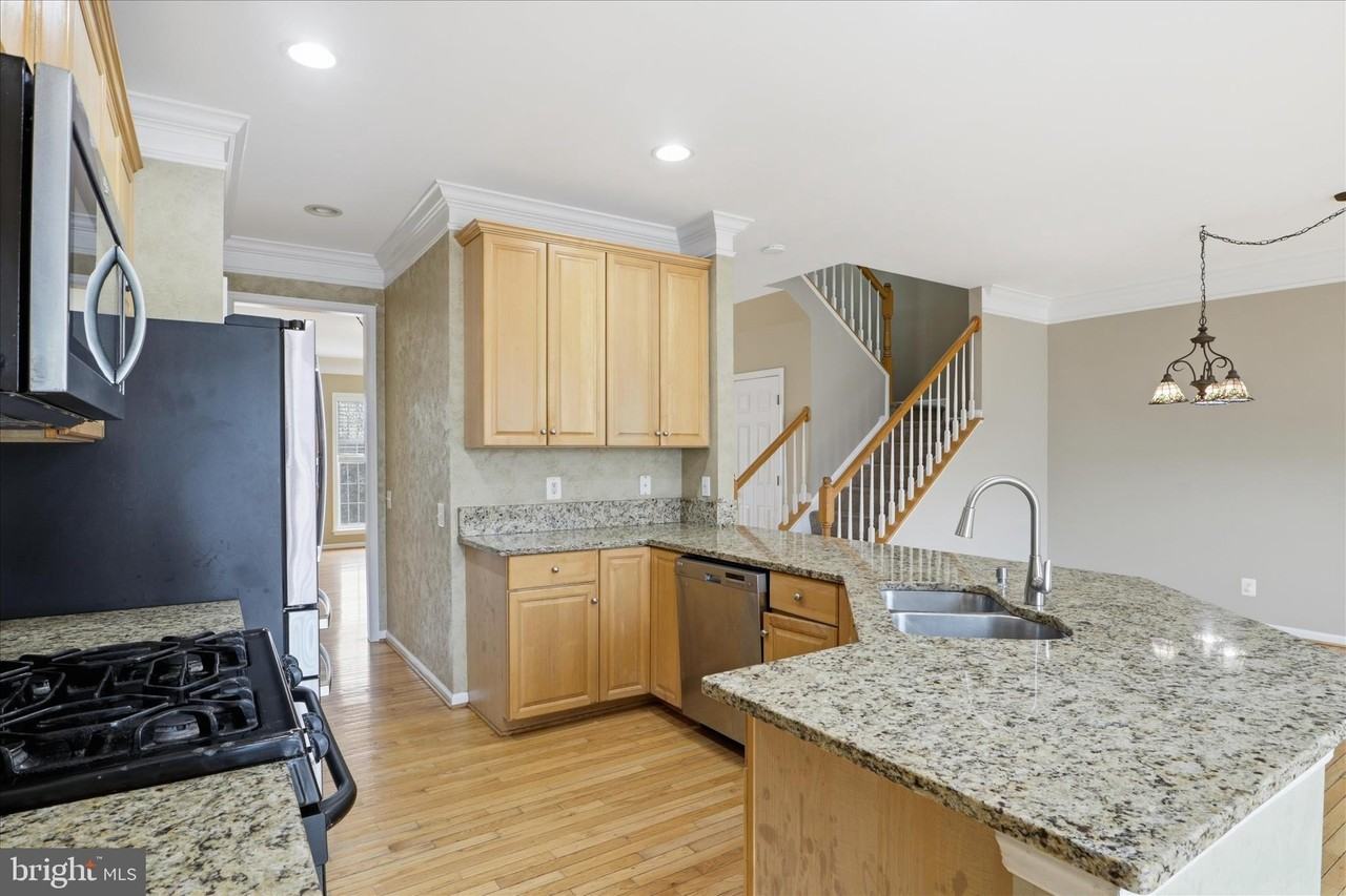 43909 Thorncroft Ter - Photo 6 of 35