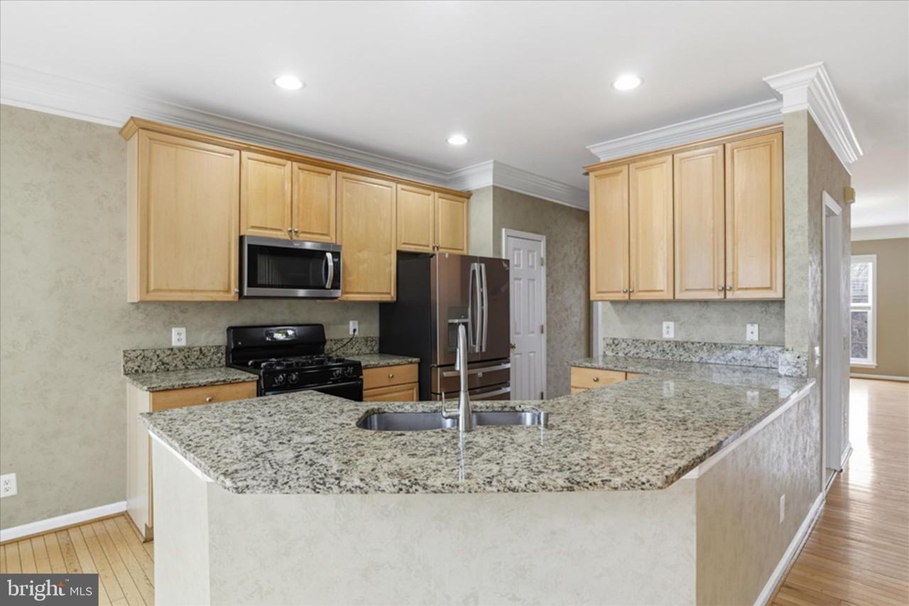 43909 Thorncroft Ter - Photo 7 of 35