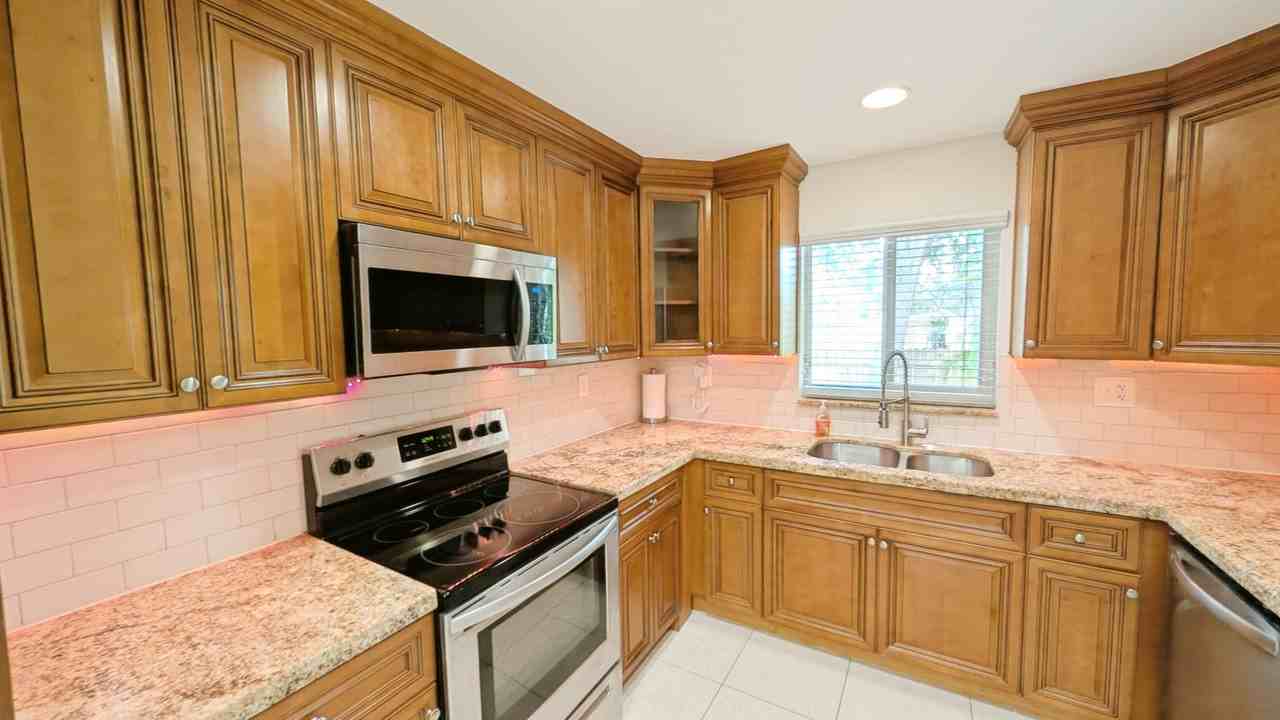 Ne 35th St - Photo 3 of 11