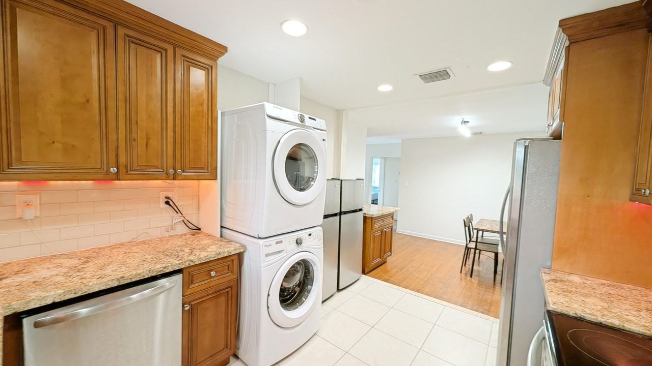 Ne 35th St - Photo 6 of 11