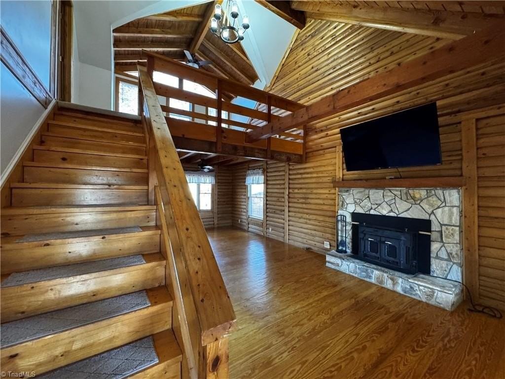 257 Kim St - Photo 3 of 19