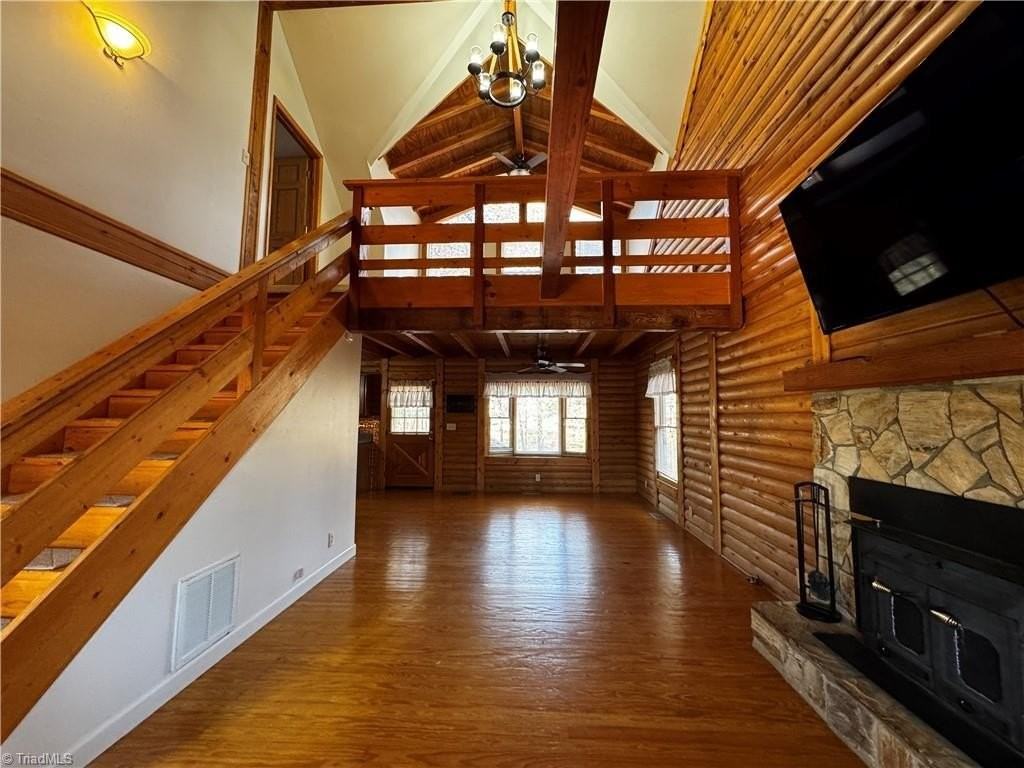 257 Kim St - Photo 4 of 19