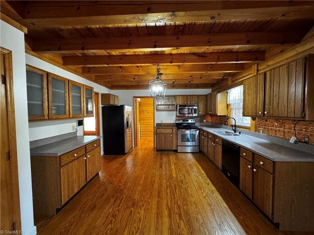 257 Kim St - Photo 7 of 19