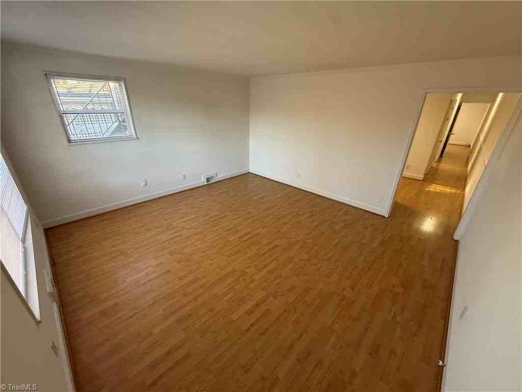 514 W End Blvd - Photo 2 of 8