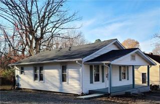 318 Woodlawn St - Photo 1 of 1