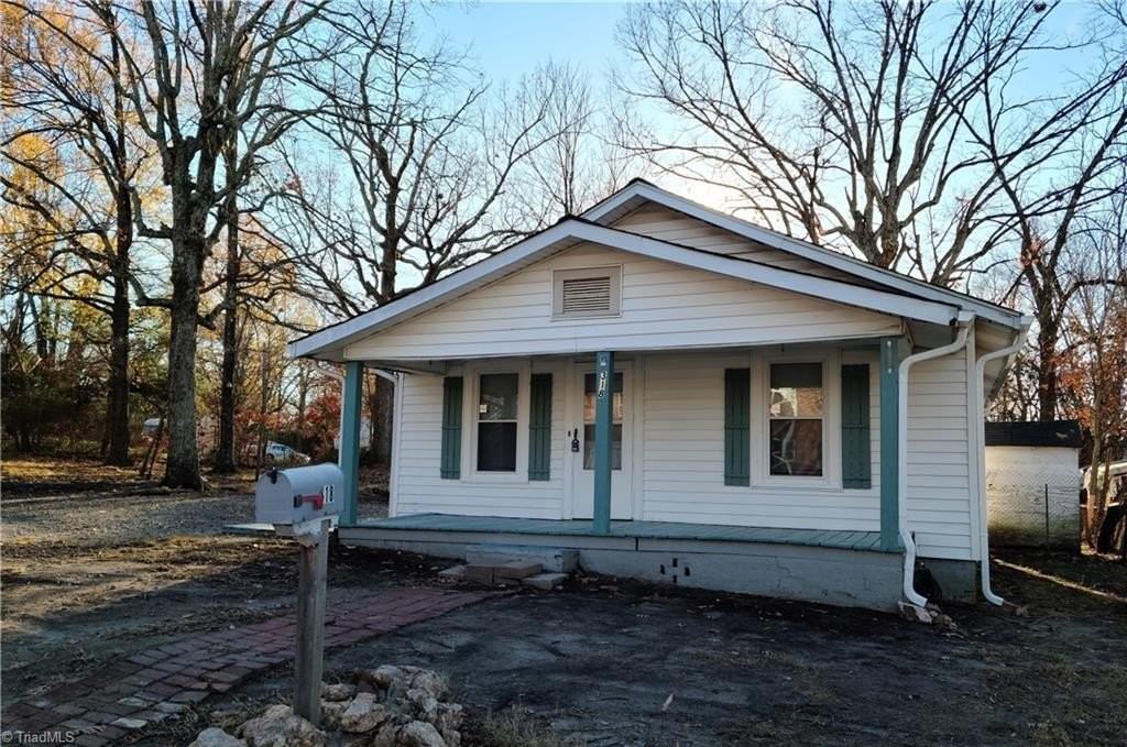 318 Woodlawn St - Photo 2 of 16