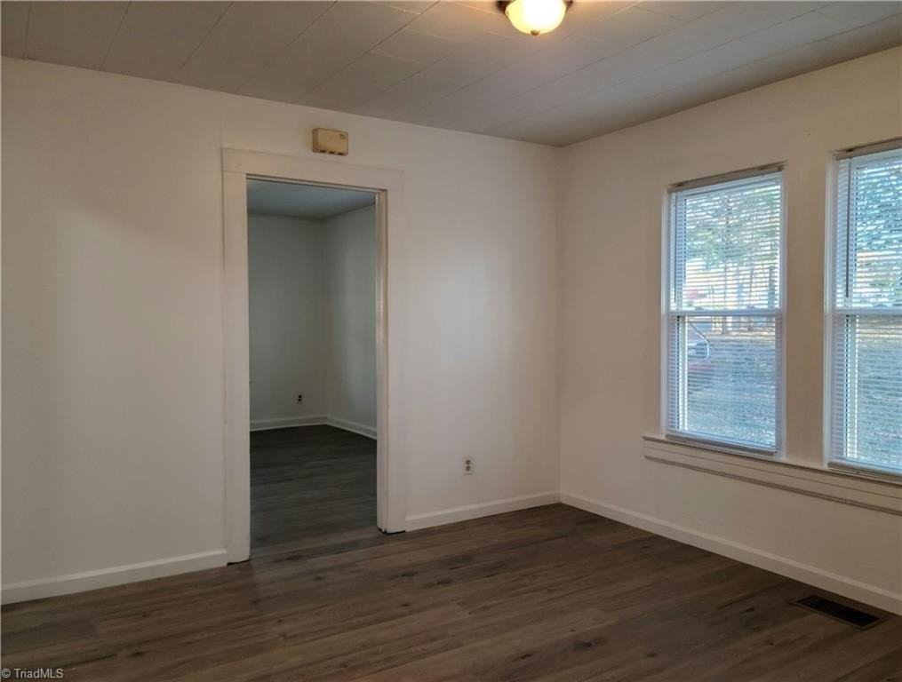 318 Woodlawn St - Photo 6 of 16