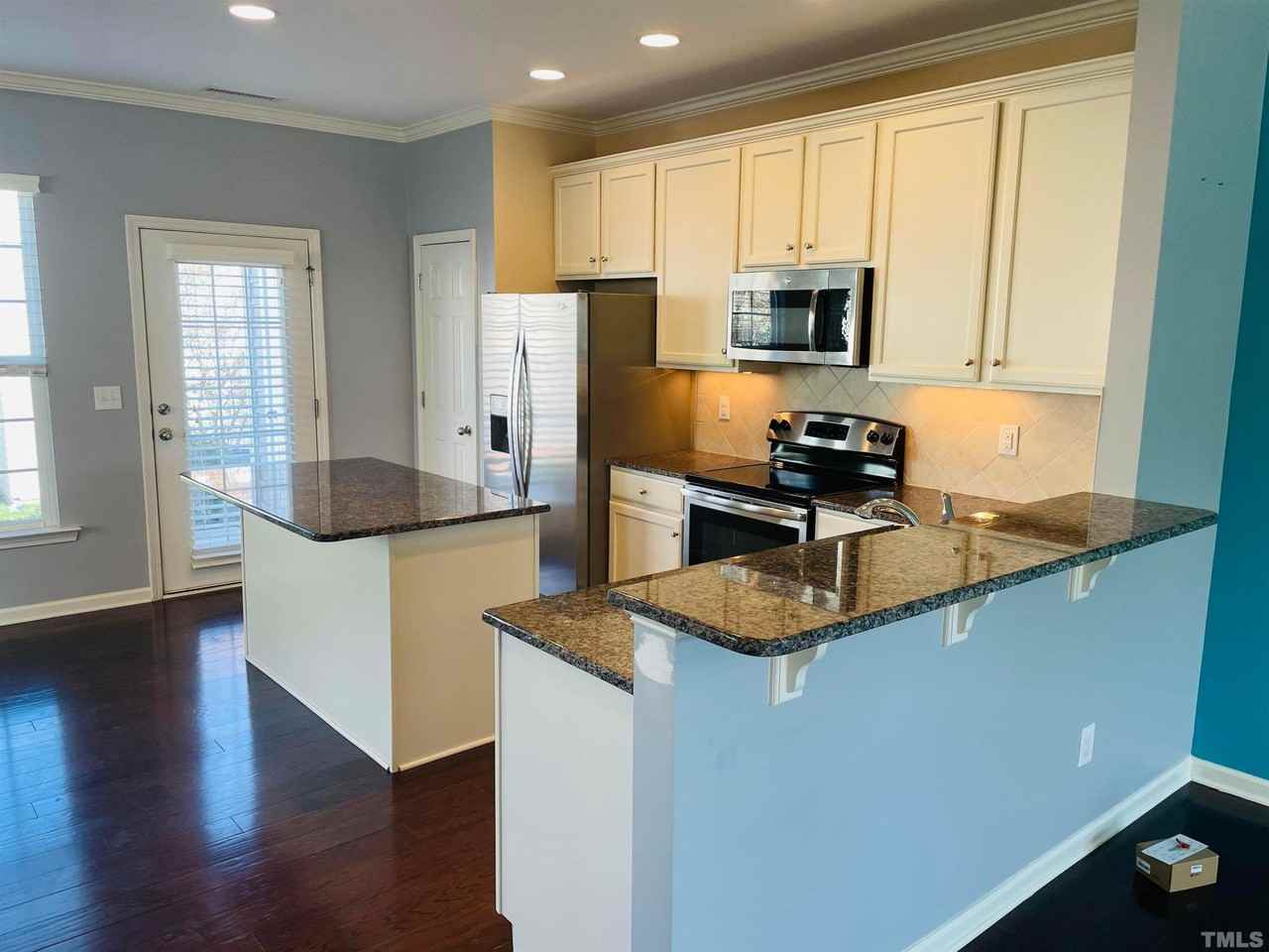 408 Provincial St - Photo 3 of 15