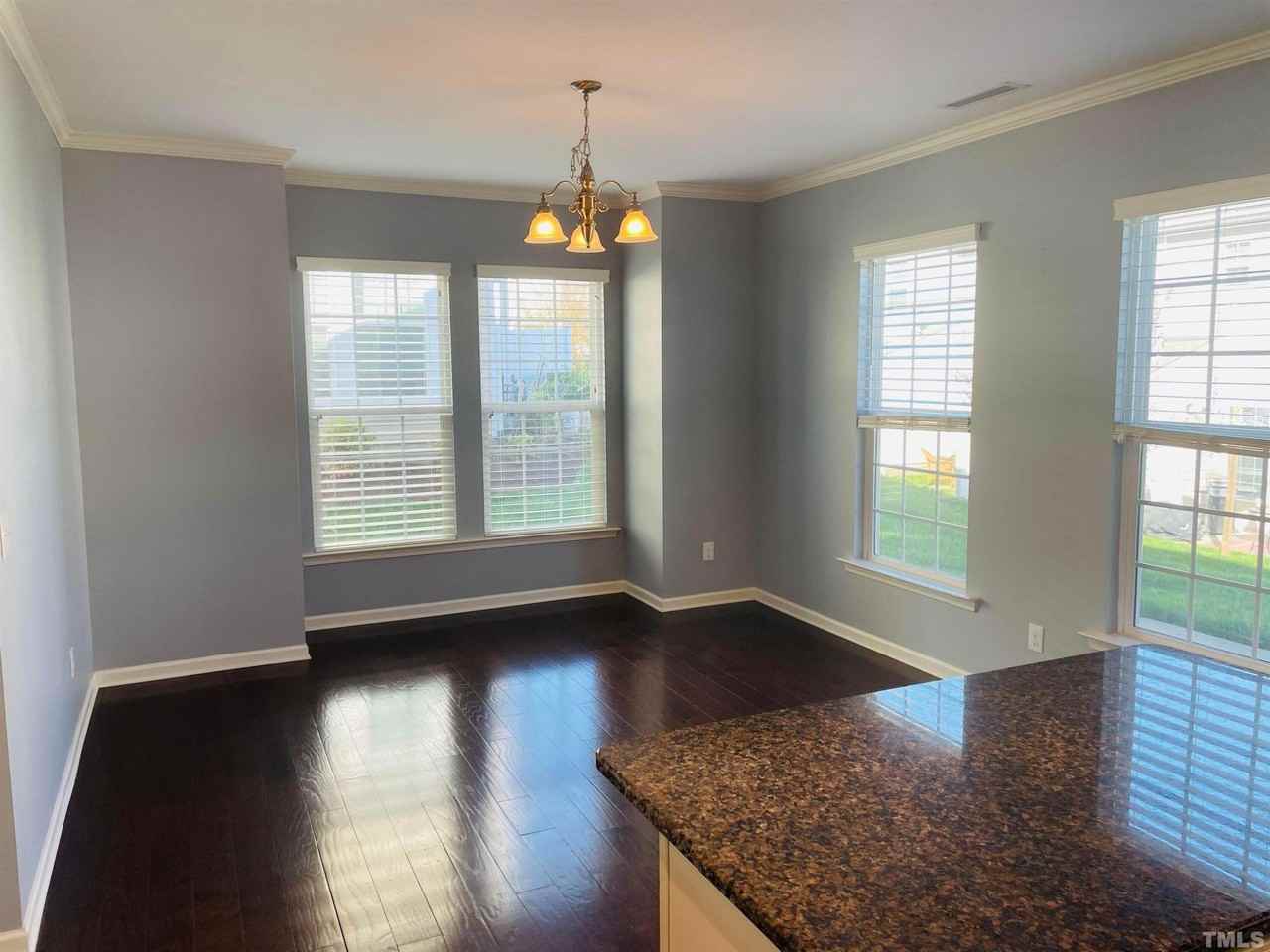 408 Provincial St - Photo 4 of 15