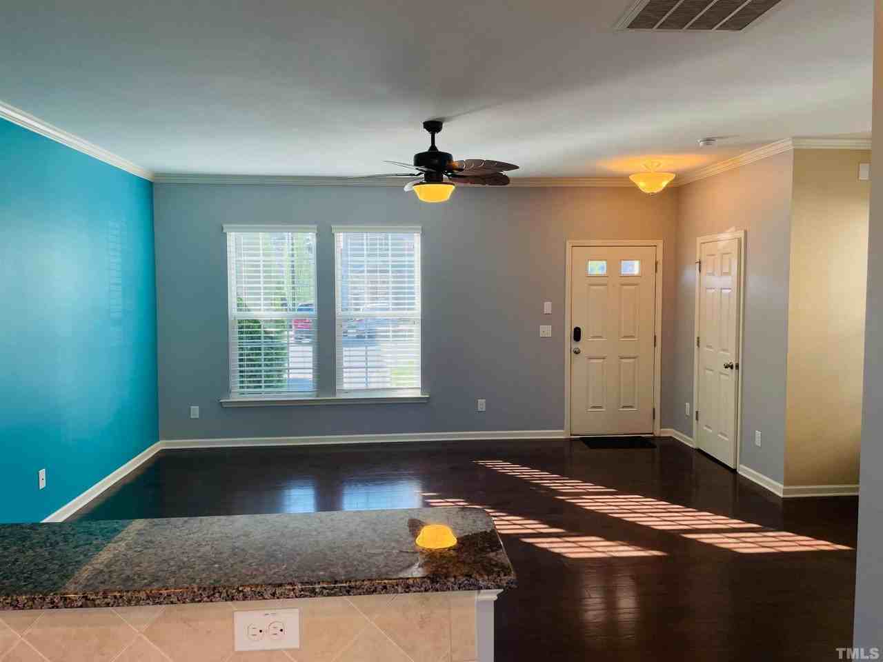 408 Provincial St - Photo 6 of 15