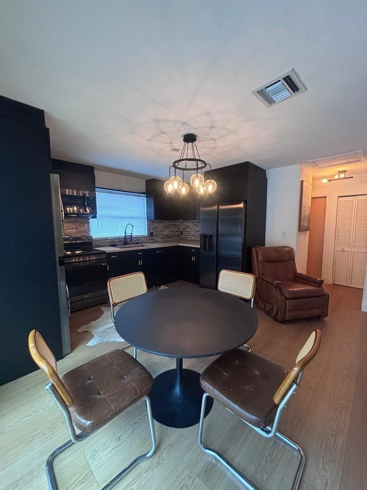 Nw 5th Ave - Photo 2 of 10