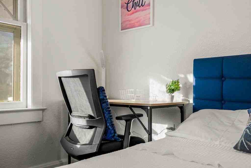 Flora Ave - Photo 3 of 36