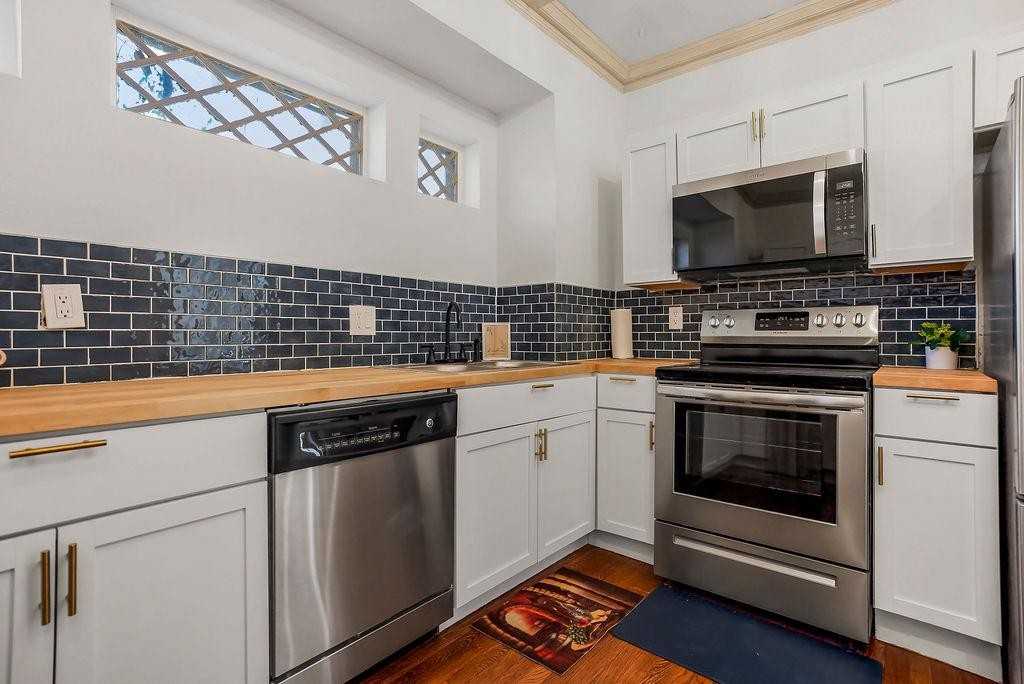 Flora Ave - Photo 5 of 36