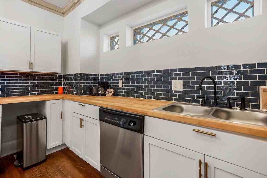 Flora Ave - Photo 7 of 36