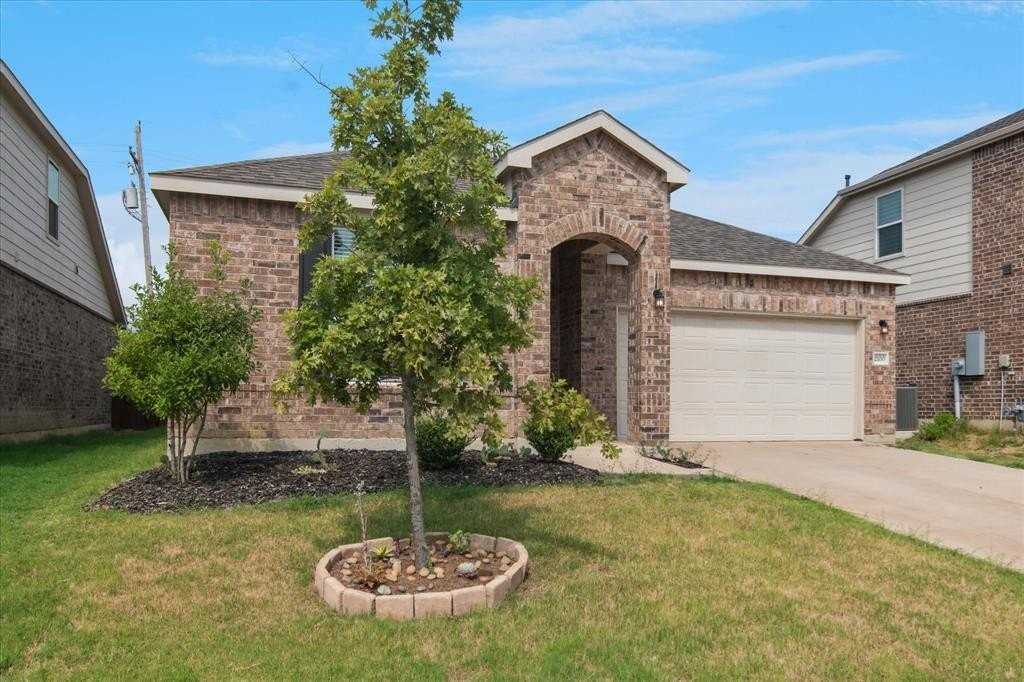 2100 Hummingbird St - Photo 2 of 26