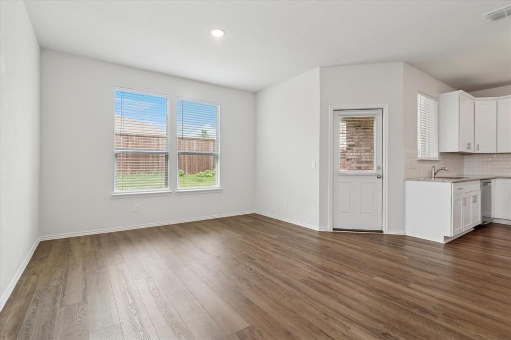 2100 Hummingbird St - Photo 4 of 26