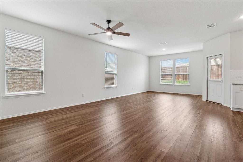 2100 Hummingbird St - Photo 5 of 26