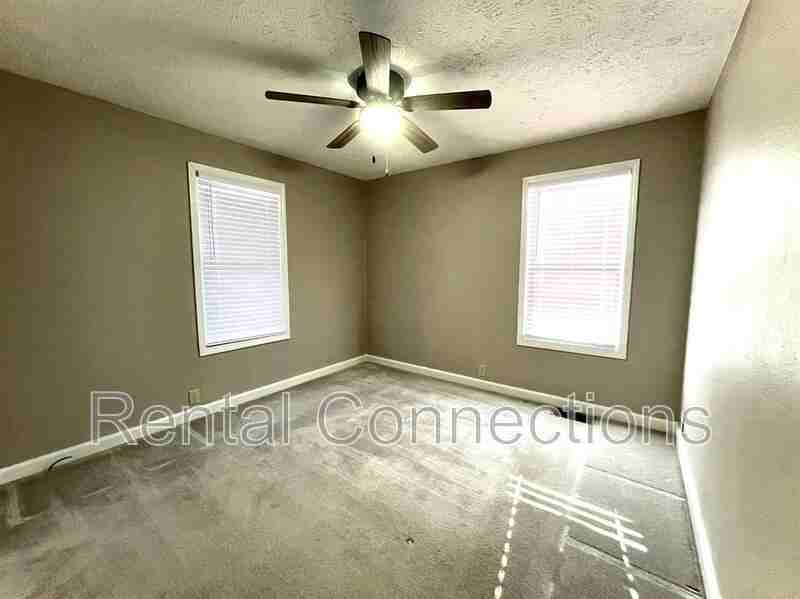 604 S Carbon St - Photo 4 of 13