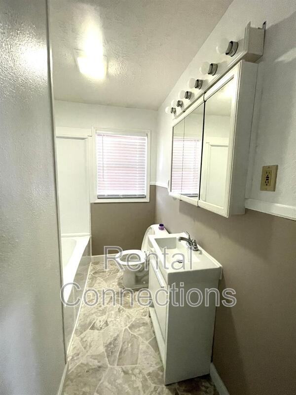 604 S Carbon St - Photo 7 of 13