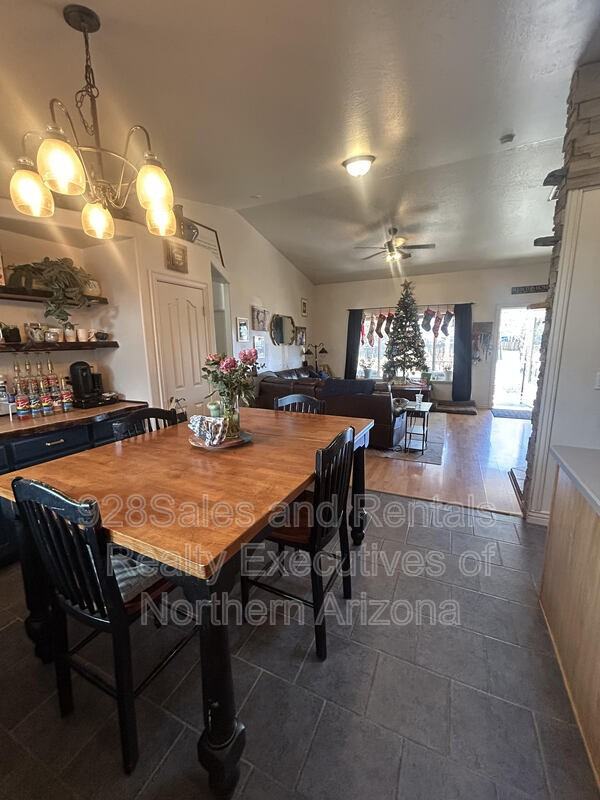 81 Seneca Dr - Photo 2 of 7