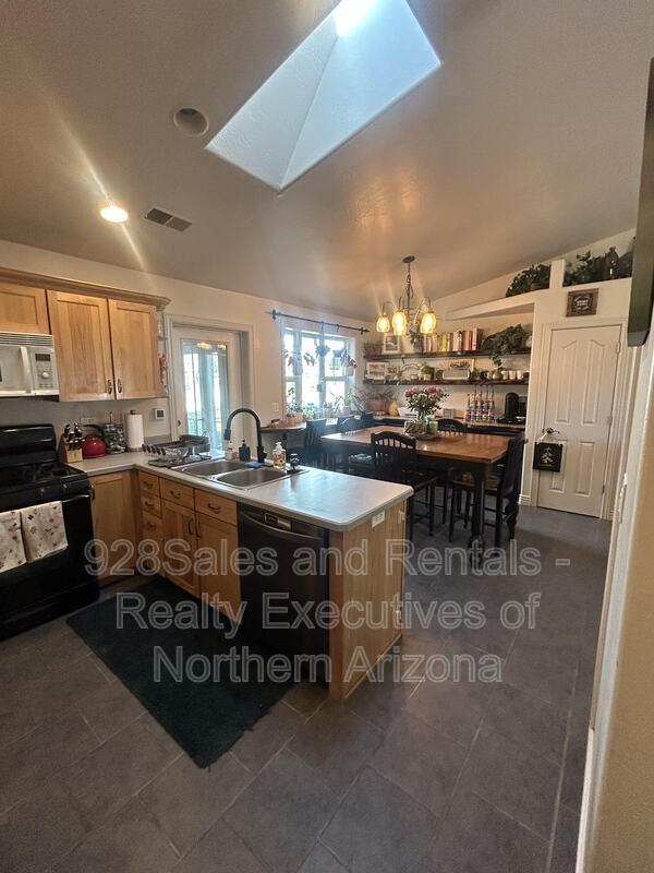 81 Seneca Dr - Photo 3 of 7