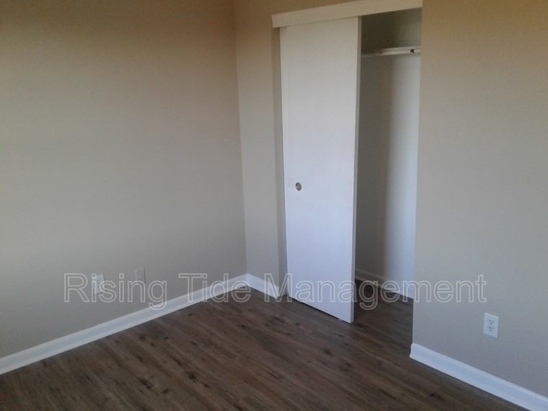 8905 Valley Hill Dr - Photo 4 of 39