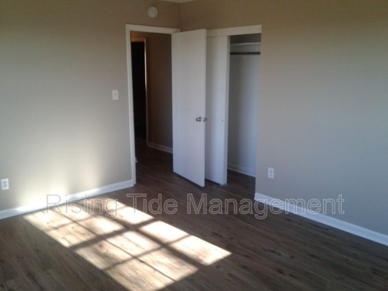 8905 Valley Hill Dr - Photo 5 of 39