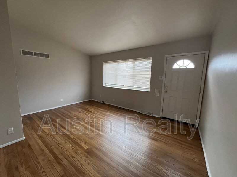 9005 Olive Blvd #B - Photo 3 of 8