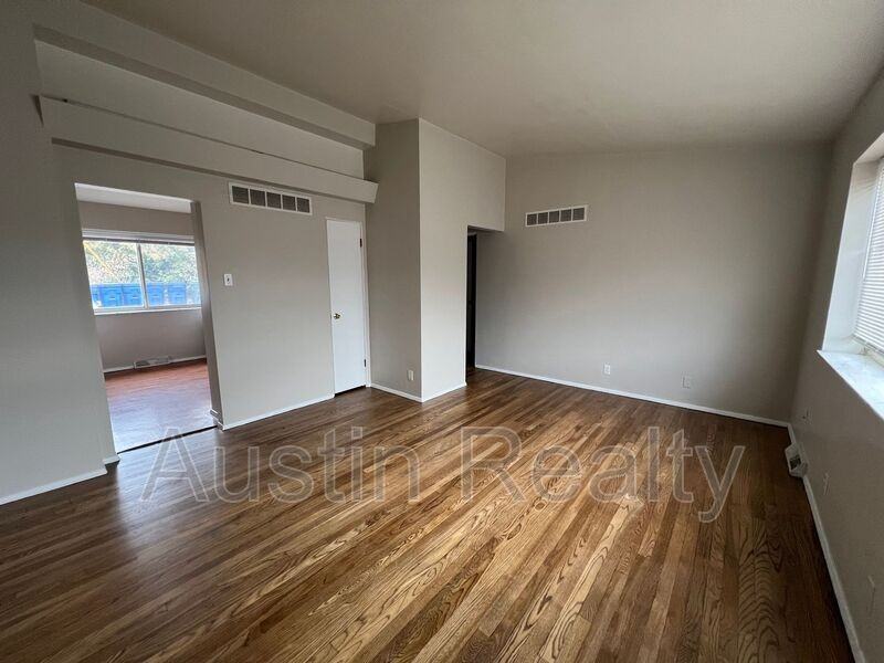 9005 Olive Blvd #B - Photo 4 of 8