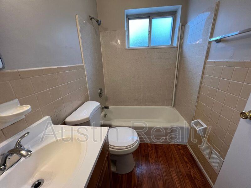 9005 Olive Blvd #B - Photo 7 of 8