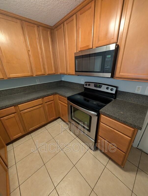 1048 N Black Cherry Dr - Photo 4 of 25