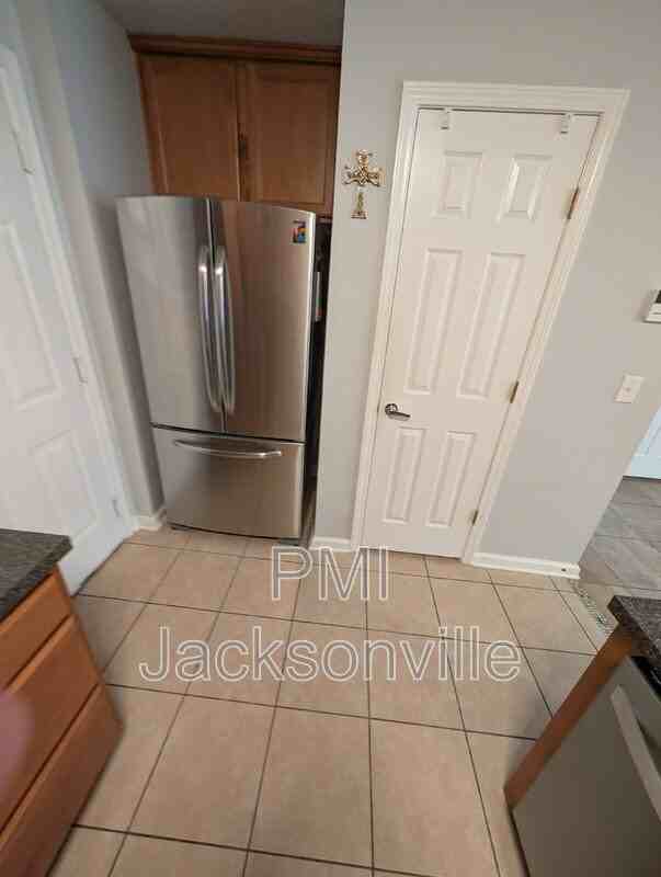 1048 N Black Cherry Dr - Photo 5 of 25