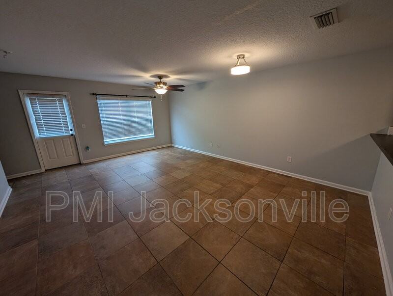 1048 N Black Cherry Dr - Photo 7 of 25