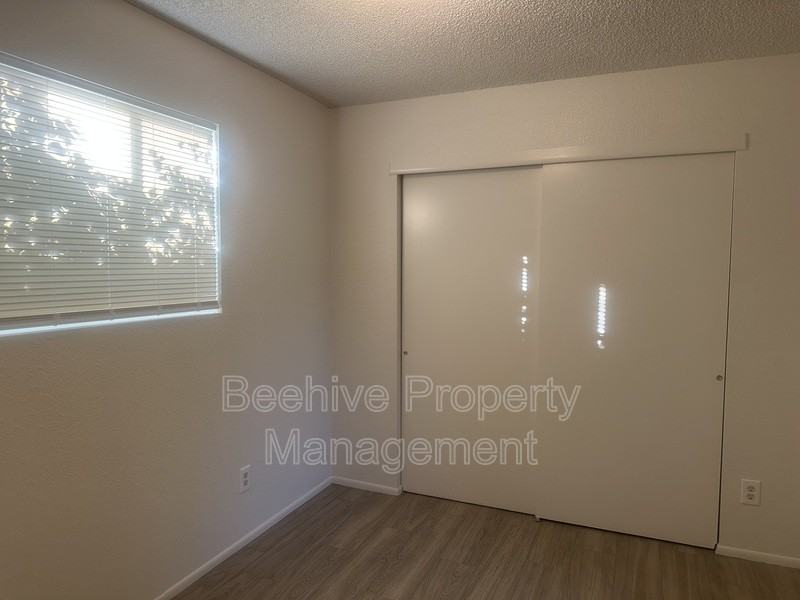 539 1/2 E 2nd Ave #1 - Photo 6 of 7