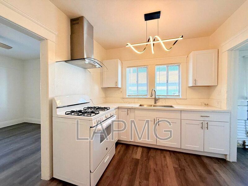 1910 Daly St - Photo 2 of 22