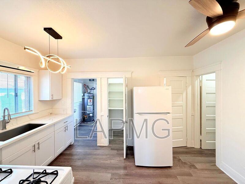 1910 Daly St - Photo 6 of 22