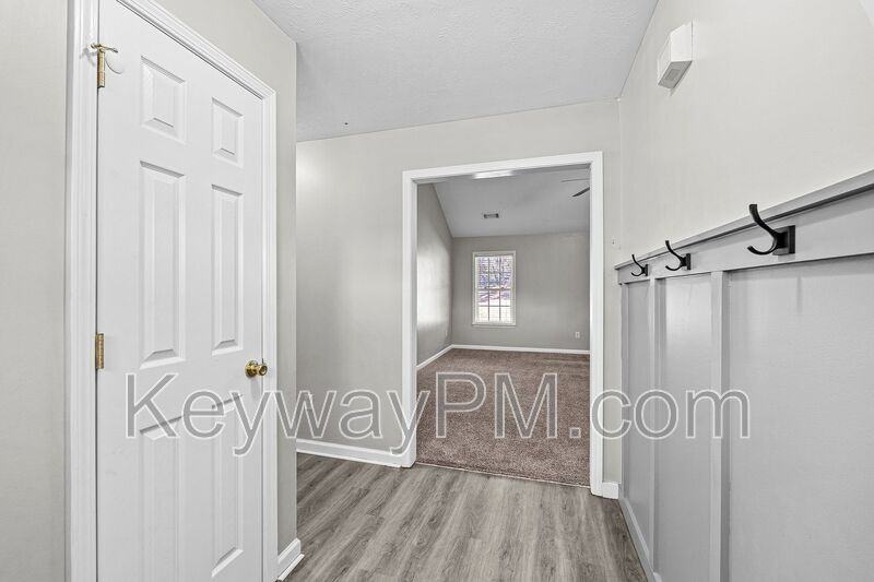 122 Oakwood Dr - Photo 6 of 30