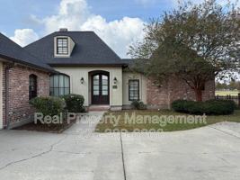 featured image of 917 Fairwinds Ave