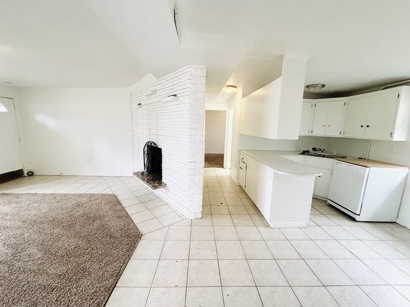 13413 Minuteman Dr - Photo 4 of 27