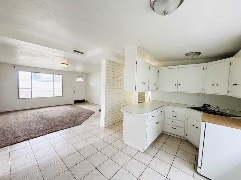 13413 Minuteman Dr - Photo 6 of 27