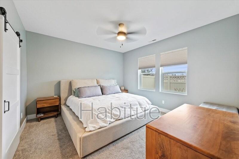 917 E Bissett St - Photo 3 of 49