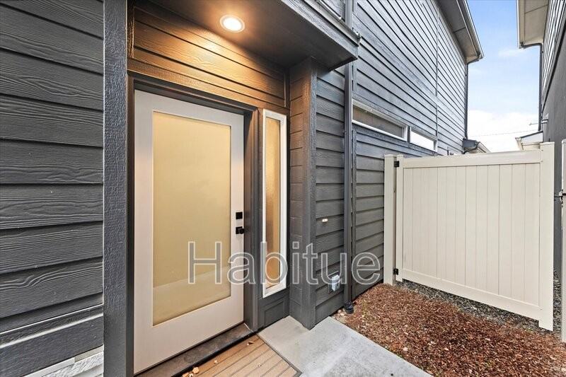 917 E Bissett St - Photo 7 of 49