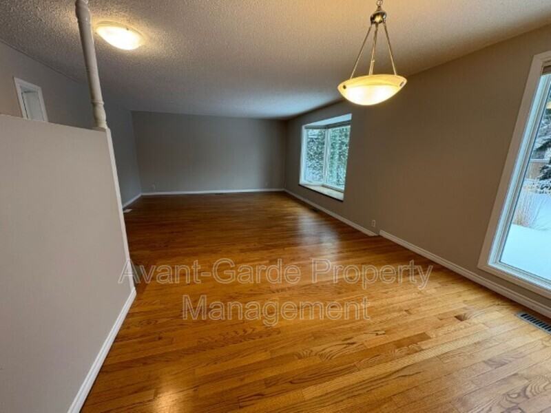 7614 149 St Nw - Photo 4 of 30